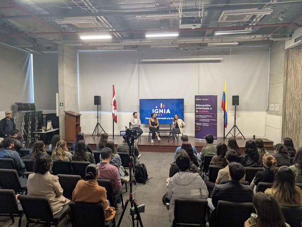 Conversatorio en las oficinas de Ignia